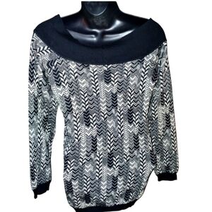 Liu Jo Silver and black Chevron pattern sweater, it is shimmery size 44, us 8
